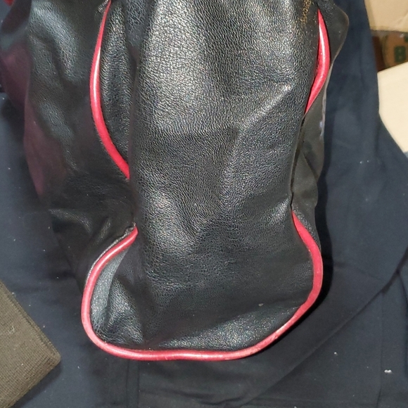 Gorgeous broken hearted leather bag - Picture 9 of 12